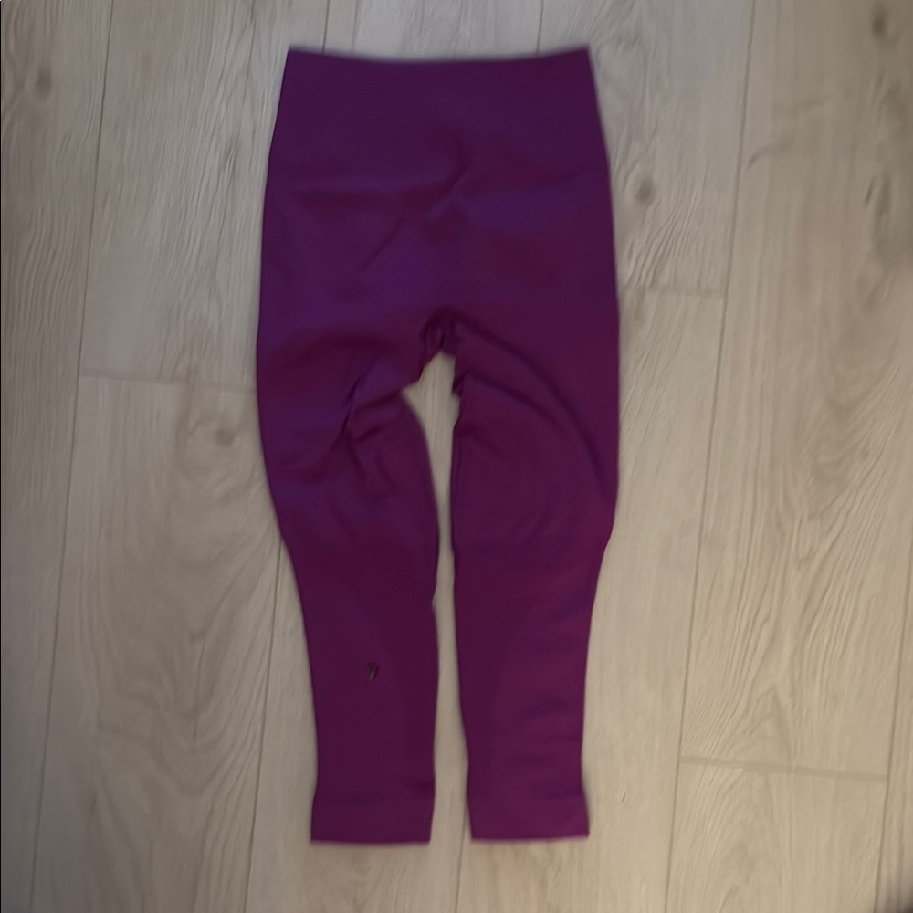 Lululemon Size 4 Fuchsia Compression Leggings